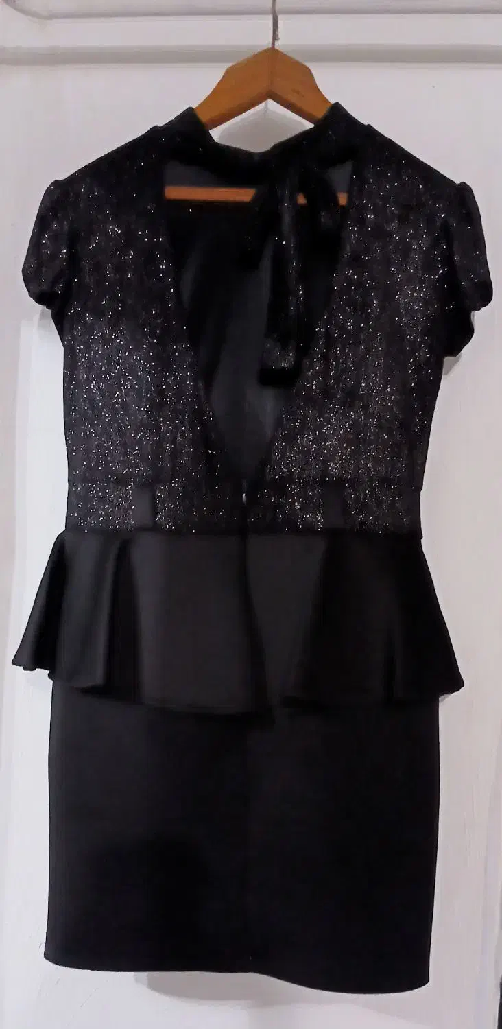 لباس مجلسی کوتاه|لباس|بندر انزلی, لیچارگی حسن رود|دیوار