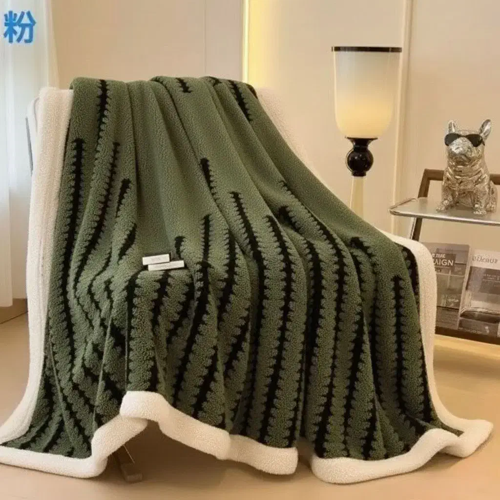 پتوگوسفندی وروبالشتی بخمل|رختخواب، بالش، پتو|قشم, |دیوار