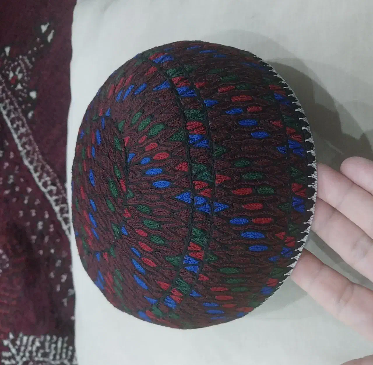 کلاه سوزن دوزی بادست(نقش لی بورگ)مناسب کادو|کیف، کفش، کمربند|گنبد کاووس, |دیوار