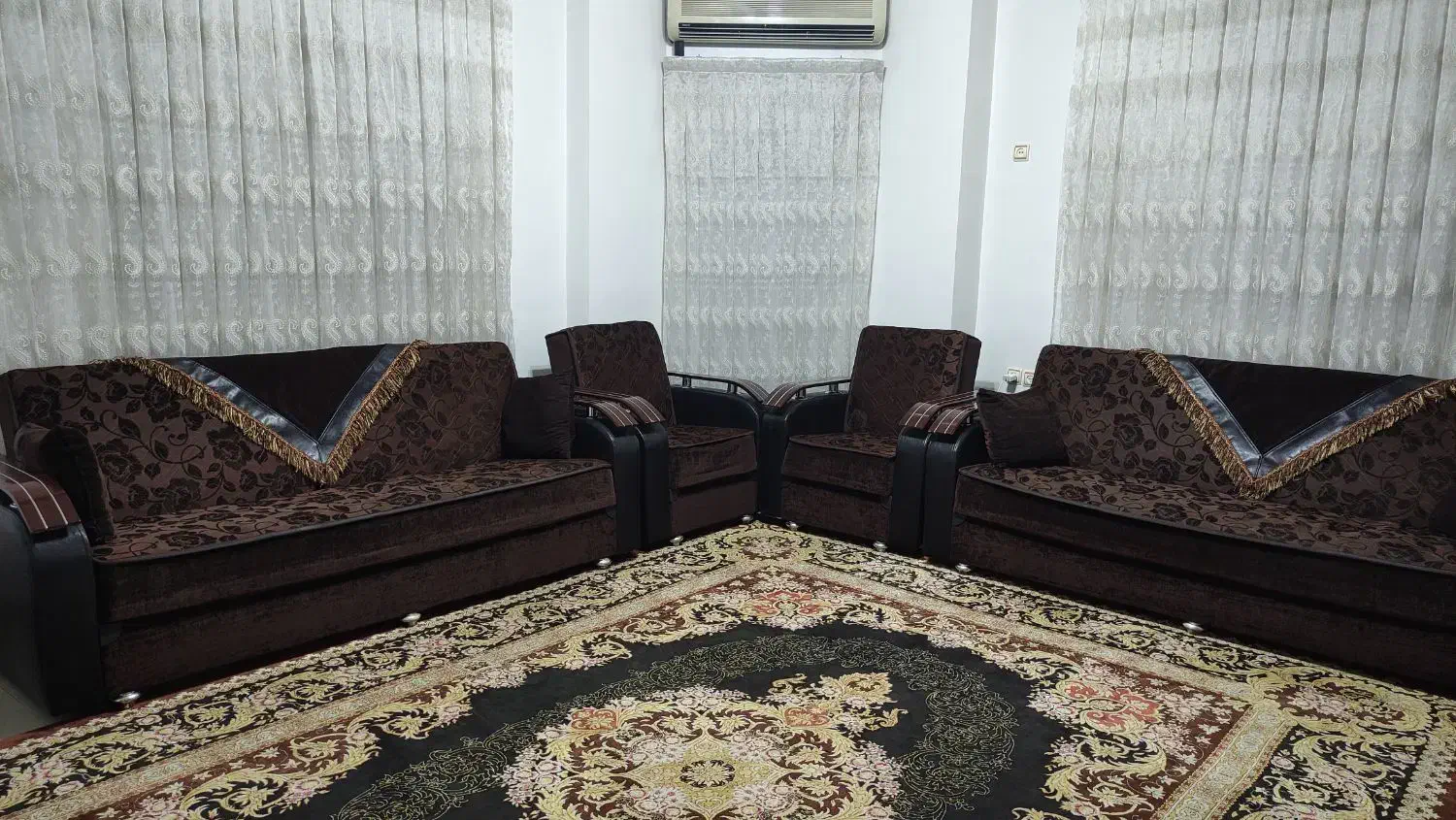 مبل ۱۰ نفره تخت خواب شو|مبلمان خانگی و میز عسلی|لاهیجان, گلستان|دیوار