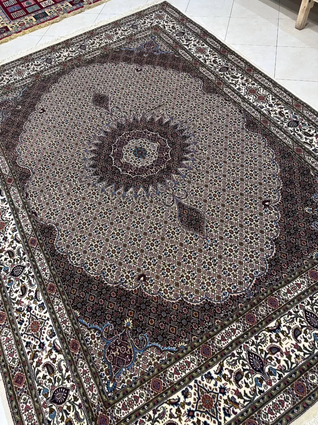 فرش دستبافت 9متری ریزماهی گل ابریشم اقساط|فرش|مشهد, احمدآباد|دیوار