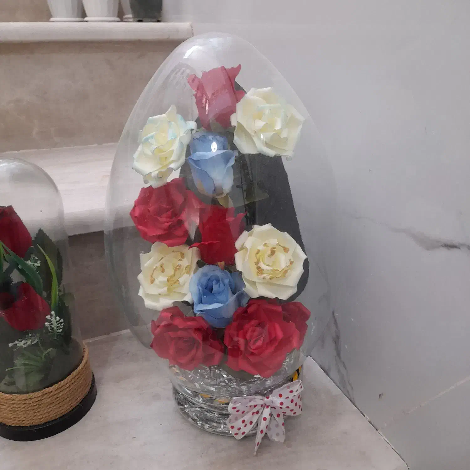 بکس  شیشه ای گل مصنوعی نو نو سالم|گل مصنوعی|قم, شهدا|دیوار