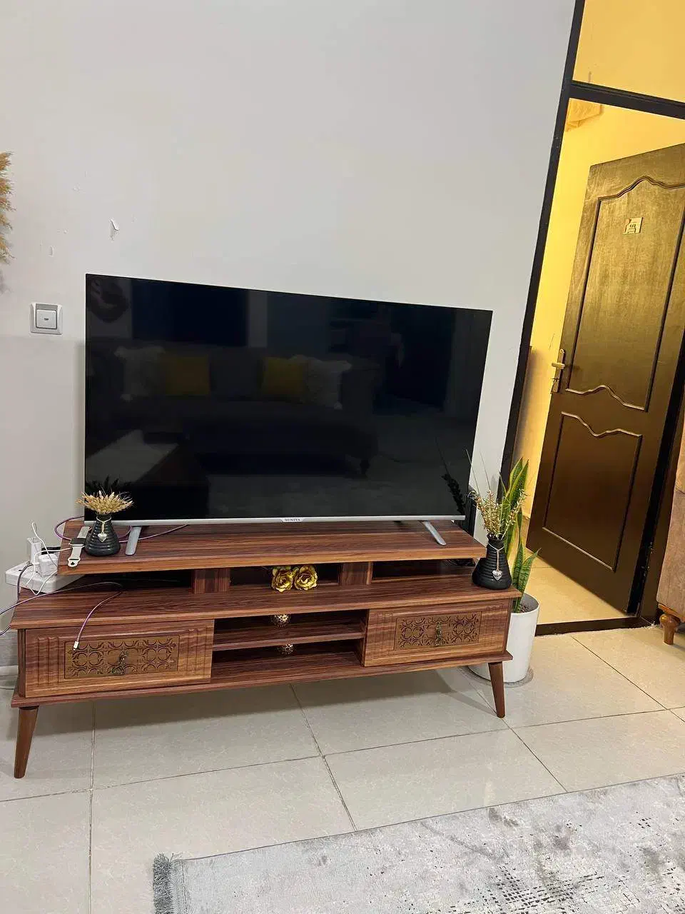 میزتلویزیون و آینه کنسول ست|میز تلویزیون|میانه, |دیوار