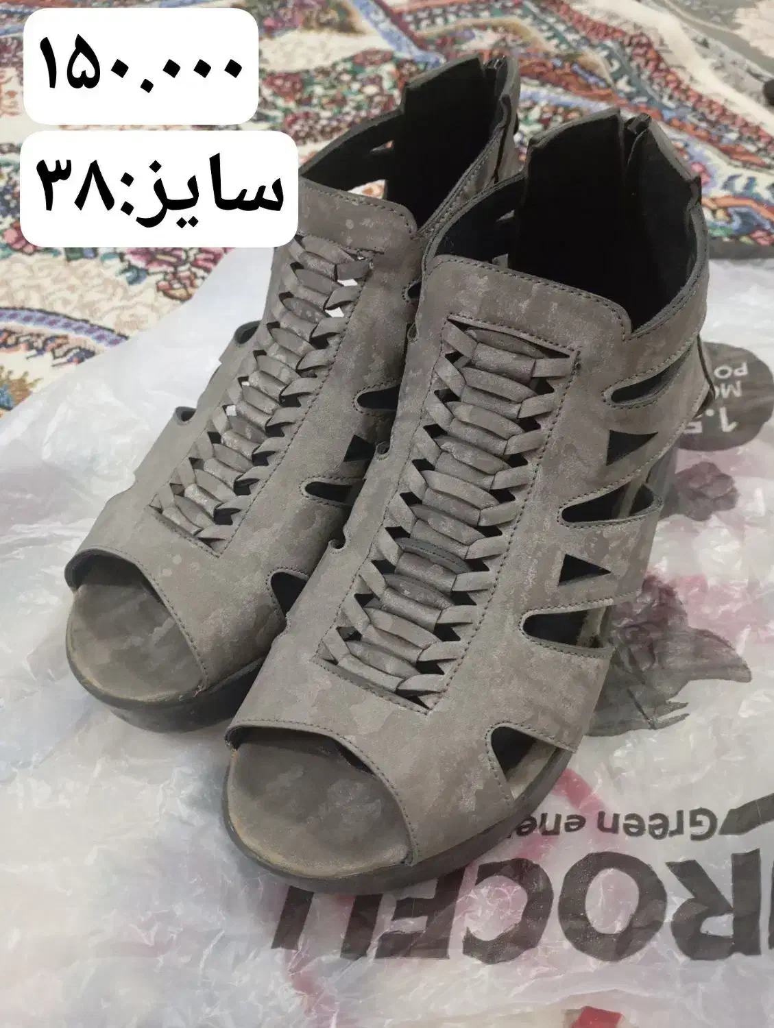 کفش|کیف، کفش، کمربند|نیشابور, خط کاشمر|دیوار