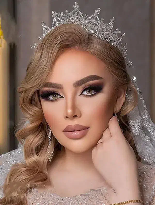 میکاپ و شنیون فوق حرفه ای عروس و همراهی|خدمات آرایشگری و زیبایی|قم, شاه ابراهیم|دیوار