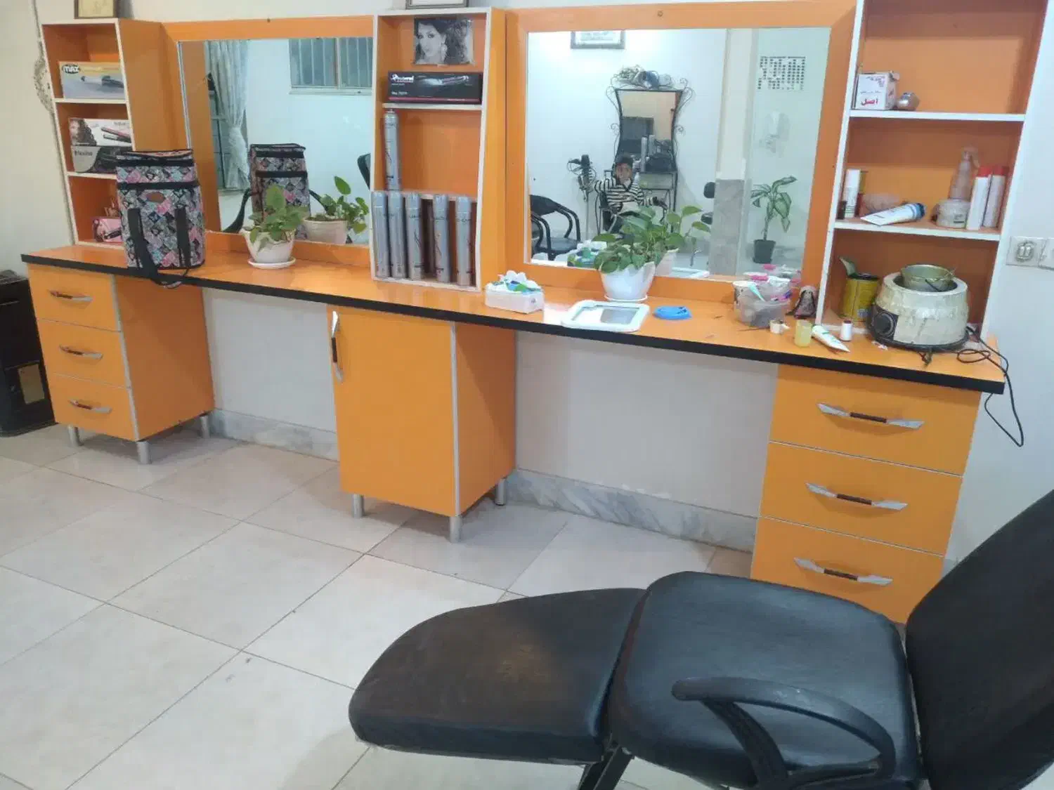 ویترین آرایشگاه|آرایشگاه و سالن‌های زیبایی|کاشان, شهرک صنعتی کویر|دیوار