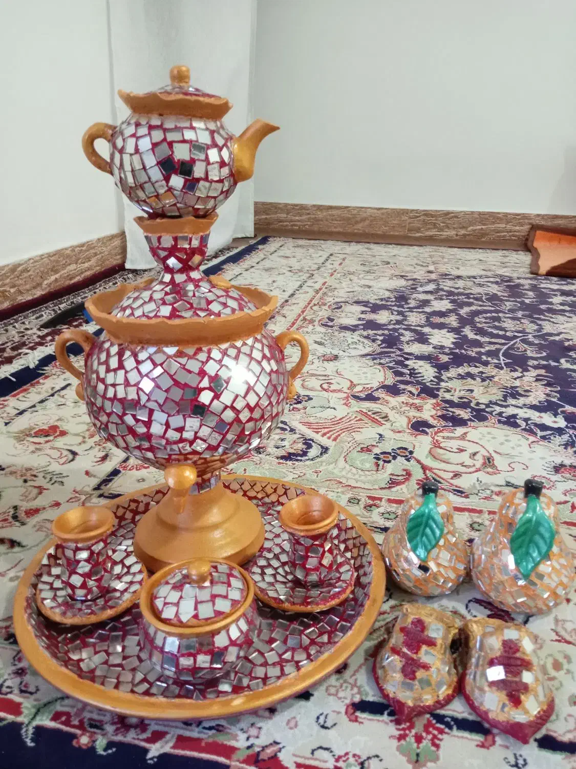 سماور تزئینی زیبا .کار دست اینه کاری شده|صنایع دستی و سایر لوازم تزئینی|مرند, |دیوار
