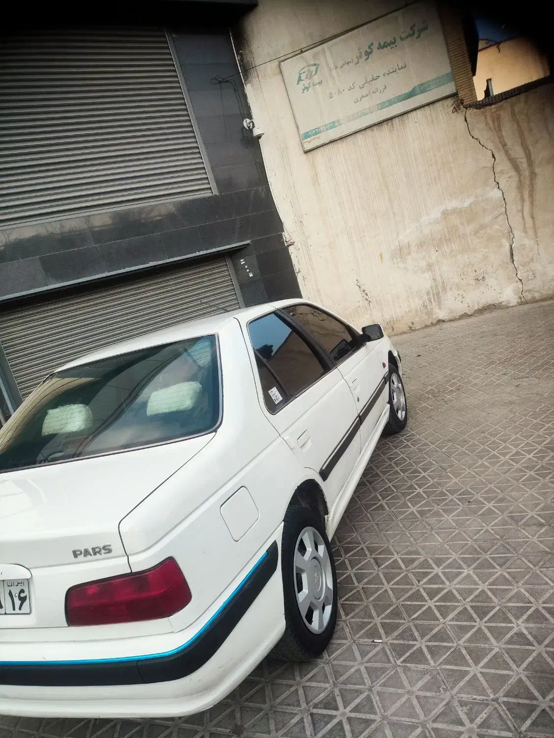 پژو پارس|خودرو سواری و وانت|اصفهان, باغ دریاچه|دیوار