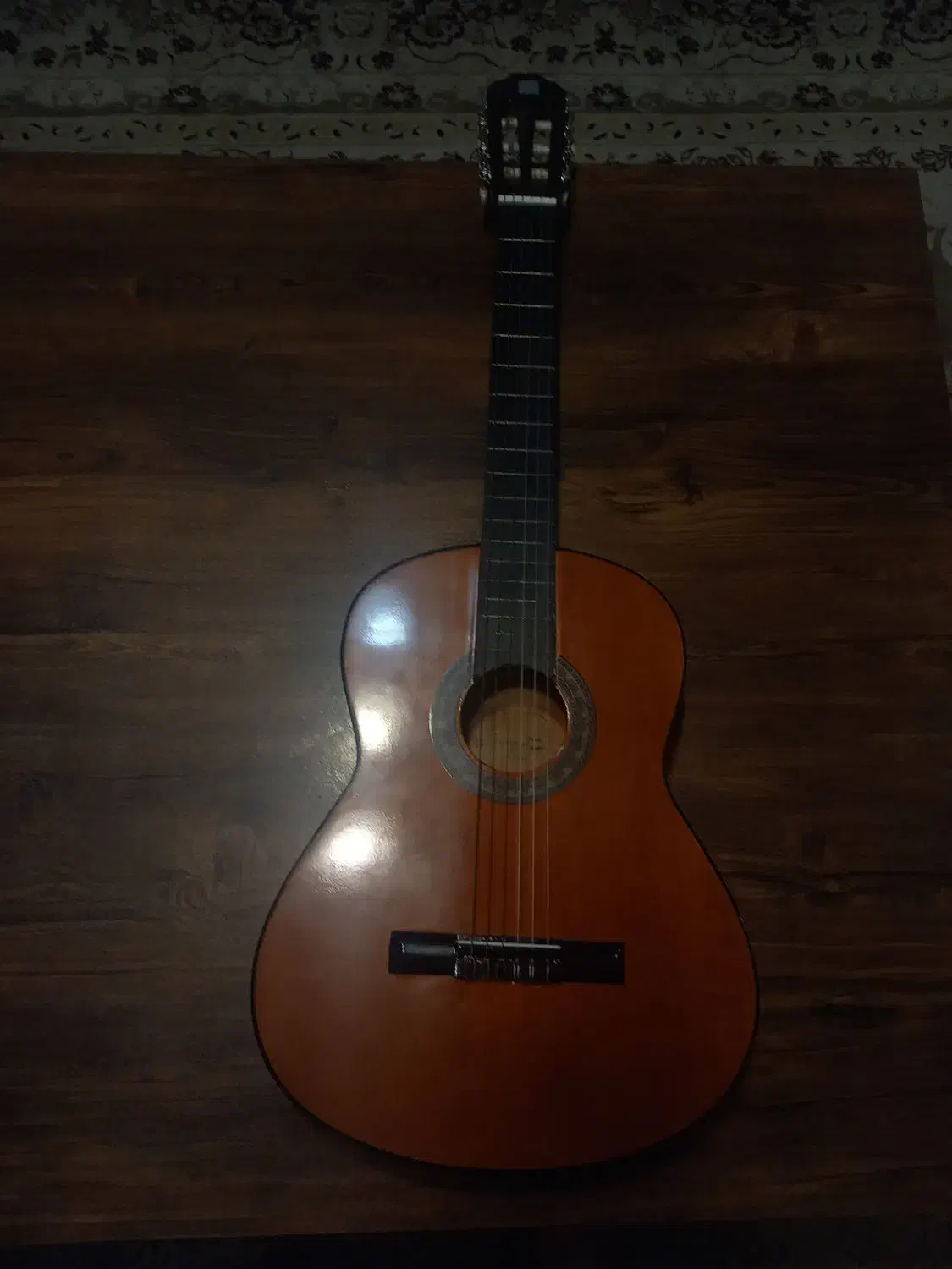 گیتار بسیار سالم|گیتار، بیس، امپلیفایر|بندر انزلی, معلم|دیوار