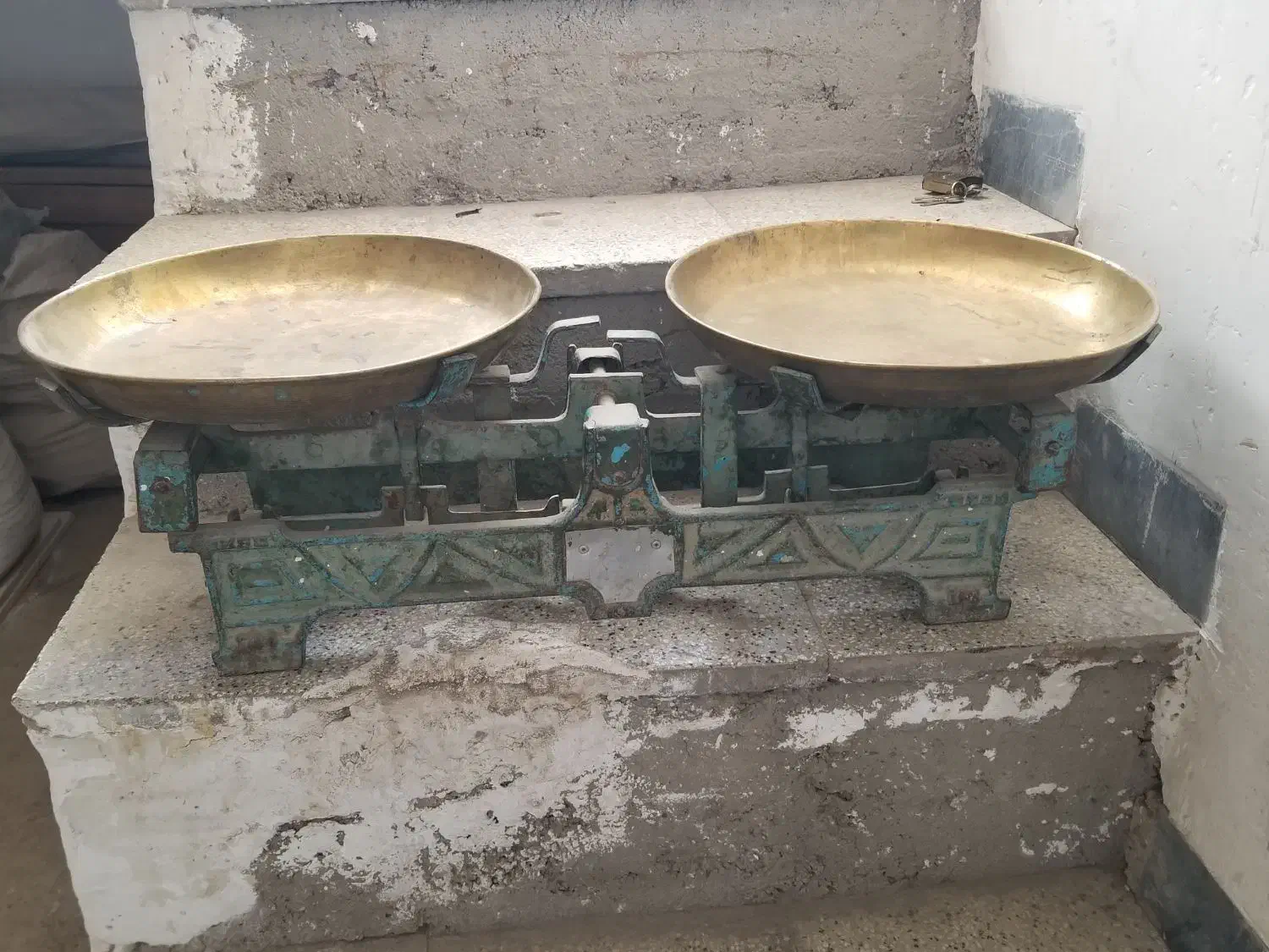 ترازو|کلکسیون اشیاء عتیقه|قوچان, |دیوار