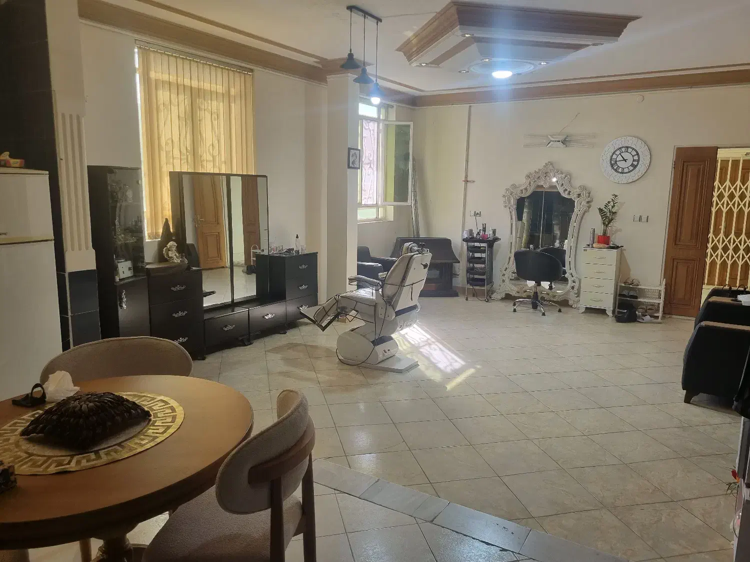 واحد خیابان شهدا جهت دفتر وکالت آرایشگاه مطب پزشکی|اجارهٔ دفتر کار، اتاق اداری، مطب|بروجرد, |دیوار