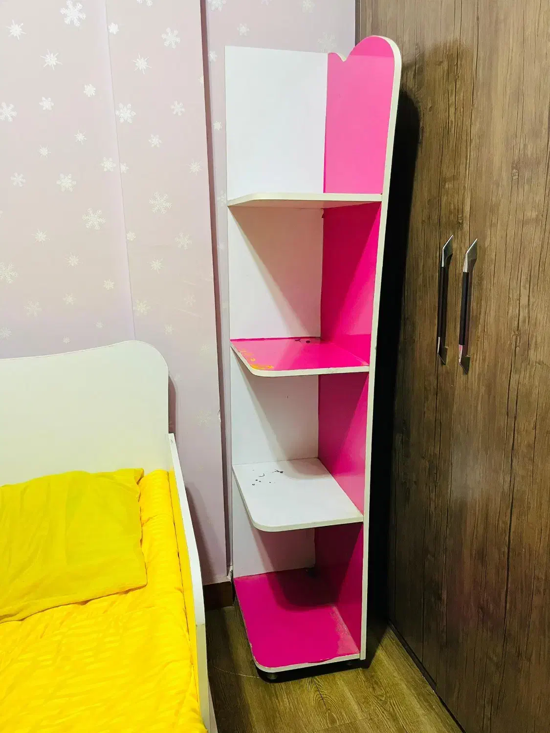 شلف عروسک اتاق بچه|کتابخانه، شلف، قفسههای دیواری|رشت, بلوار گیلان|دیوار