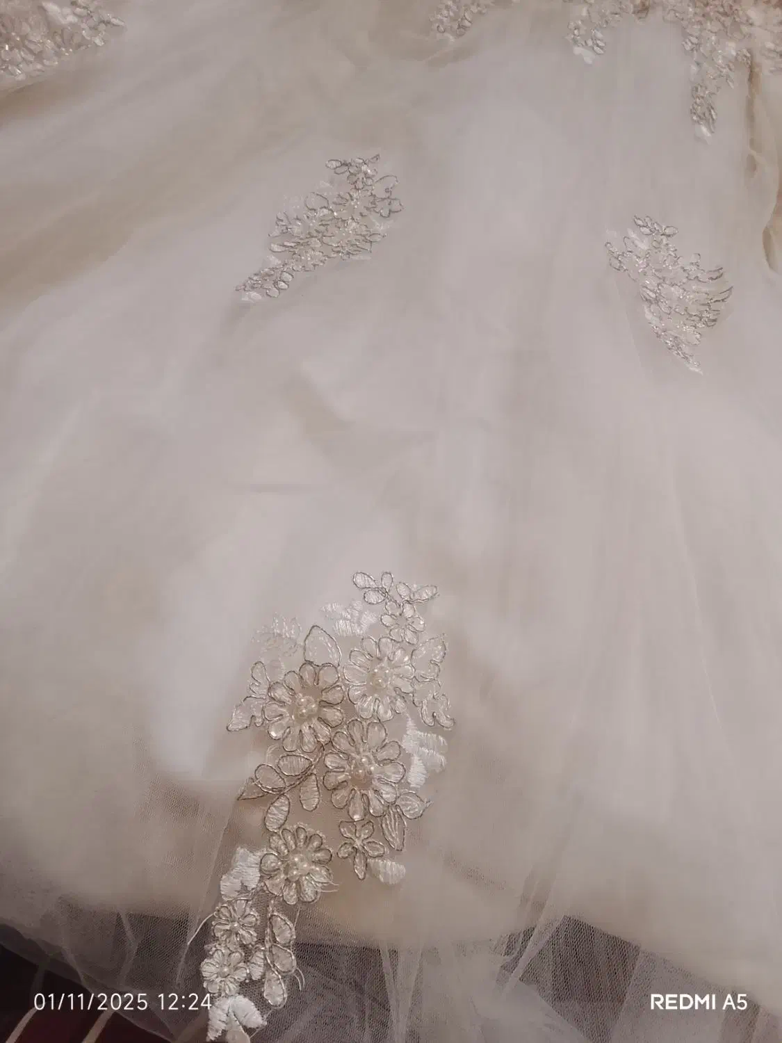 لباس عروس هرکس واسه کرایه یافروش خواست|لباس|اشکذر, |دیوار