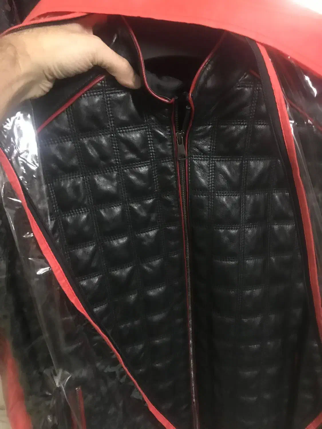 یک عدد کاپشن و 3 عدد کیف چرم اصل با گارانتی|لباس|رشت, منظریه|دیوار