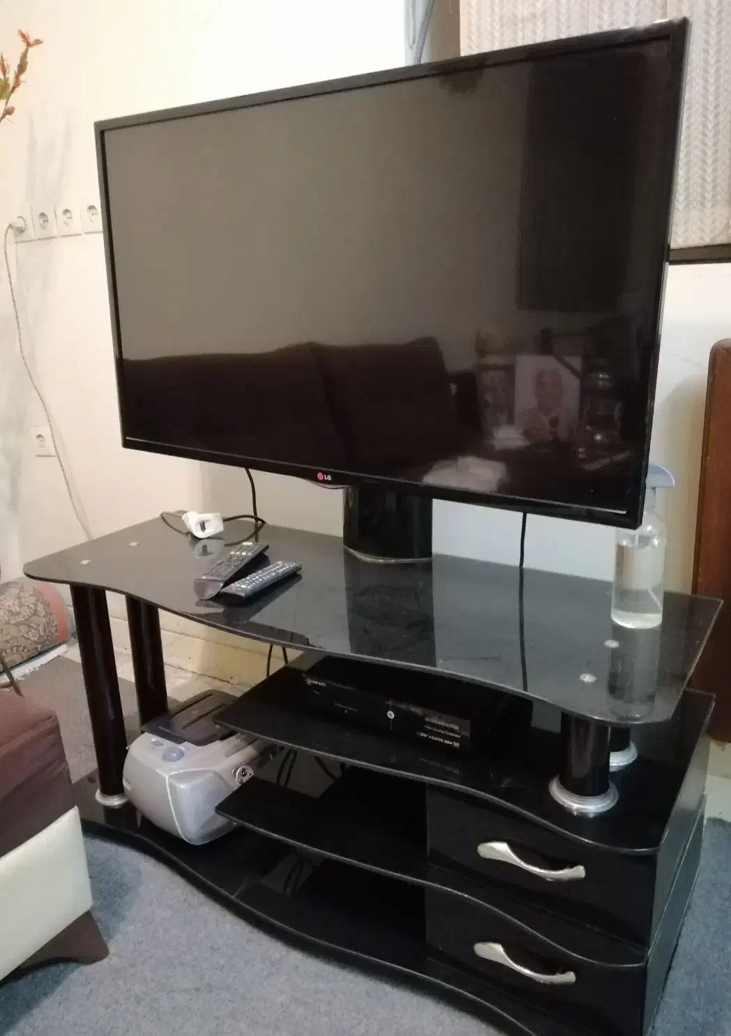 تلویزیون و میز تلویزیون|تلویزیون و پروژکتور|بوشهر, |دیوار