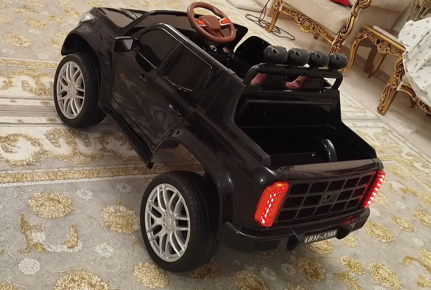 ماشین شارژی شاسی بلند چهار موتوره پرقدرت|اسباببازی|اردبیل, |دیوار