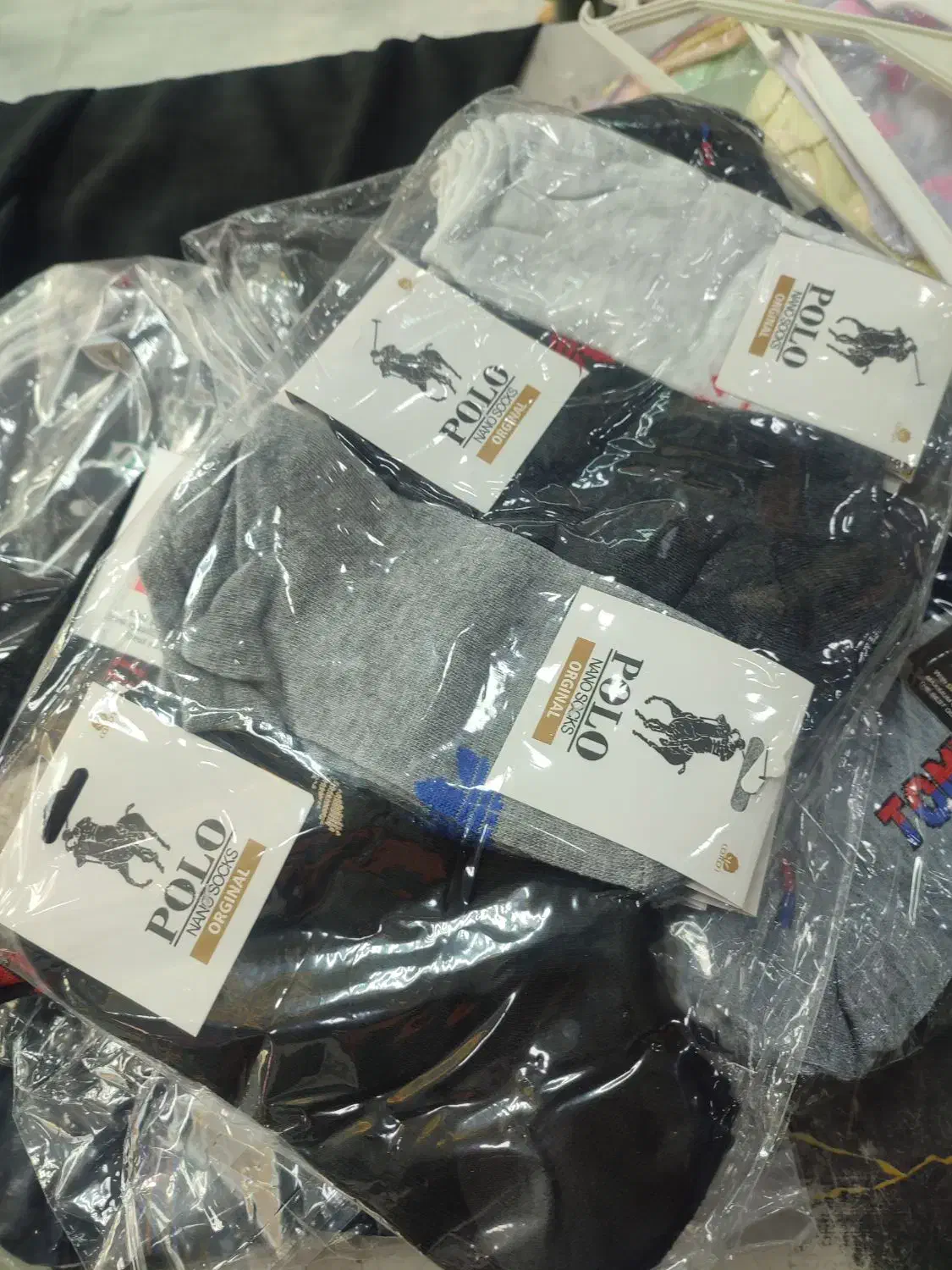 حراج انواع جوراب فروشگاه بزرگ پوشاک کنجکاو|لباس|شادگان, |دیوار