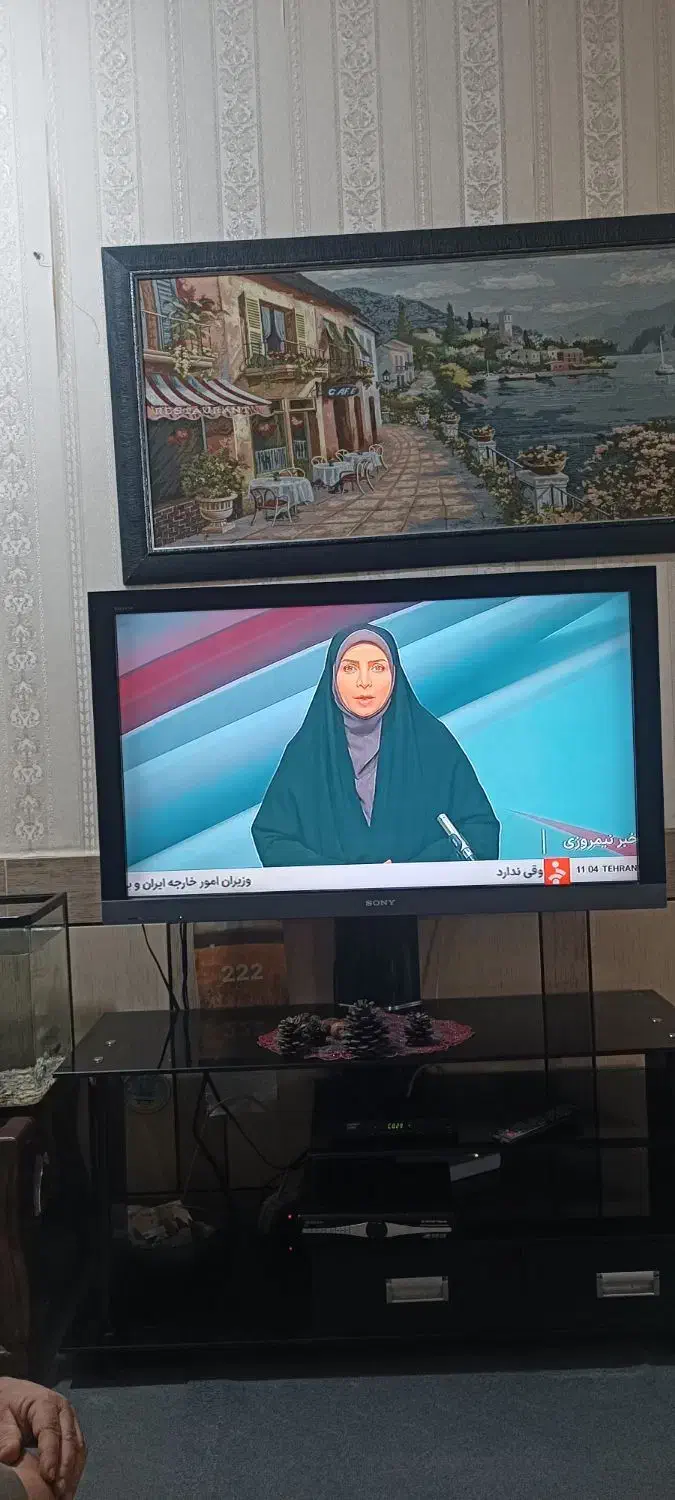 تلویزیون و میز تلویزیون شیشه ای|تلویزیون و پروژکتور|شوش, |دیوار