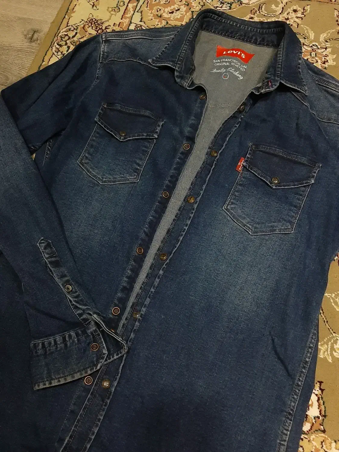 کت چرم و لی|لباس|بندر انزلی, کلیور|دیوار