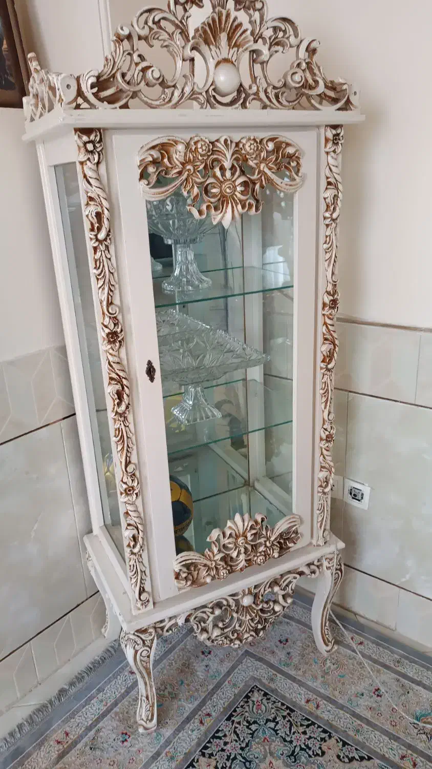 ساعت دیواری و مینی بوفه تمیز سالم|بوفه، ویترین، کنسول|شهریار, شهریار|دیوار