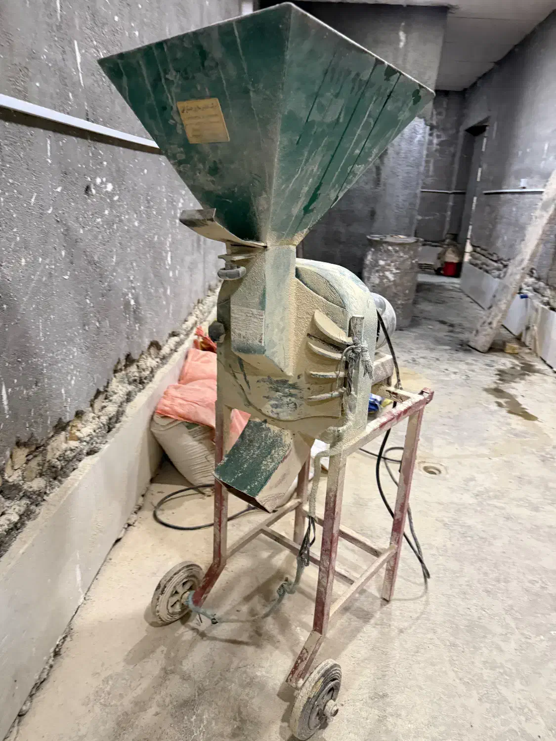 دستگاه اسیاب نو در حد ۵۰۰ کیلویی نقد اقساط|ماشین‌آلات صنعتی|قنوات, |دیوار