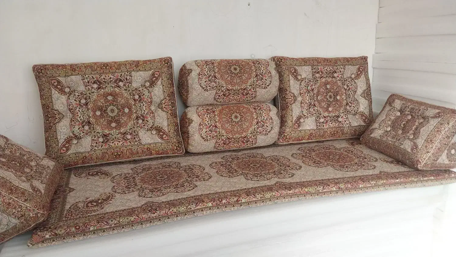 ست های شاه نشین با کیفیت بی نظیر|رختخواب، بالش، پتو|گرگان, |دیوار