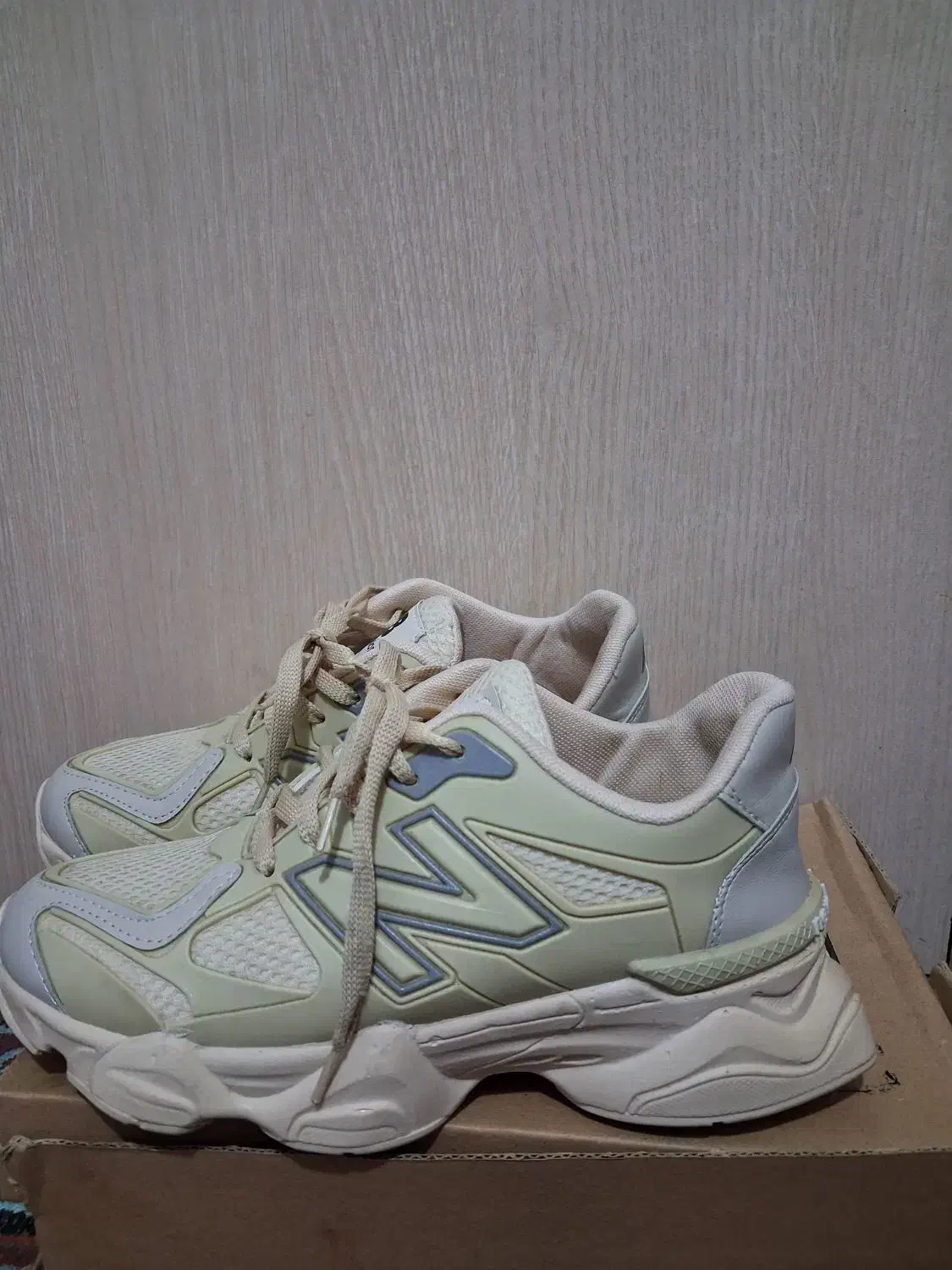 کفش اسپرت|کیف، کفش، کمربند|بهنمیر, |دیوار