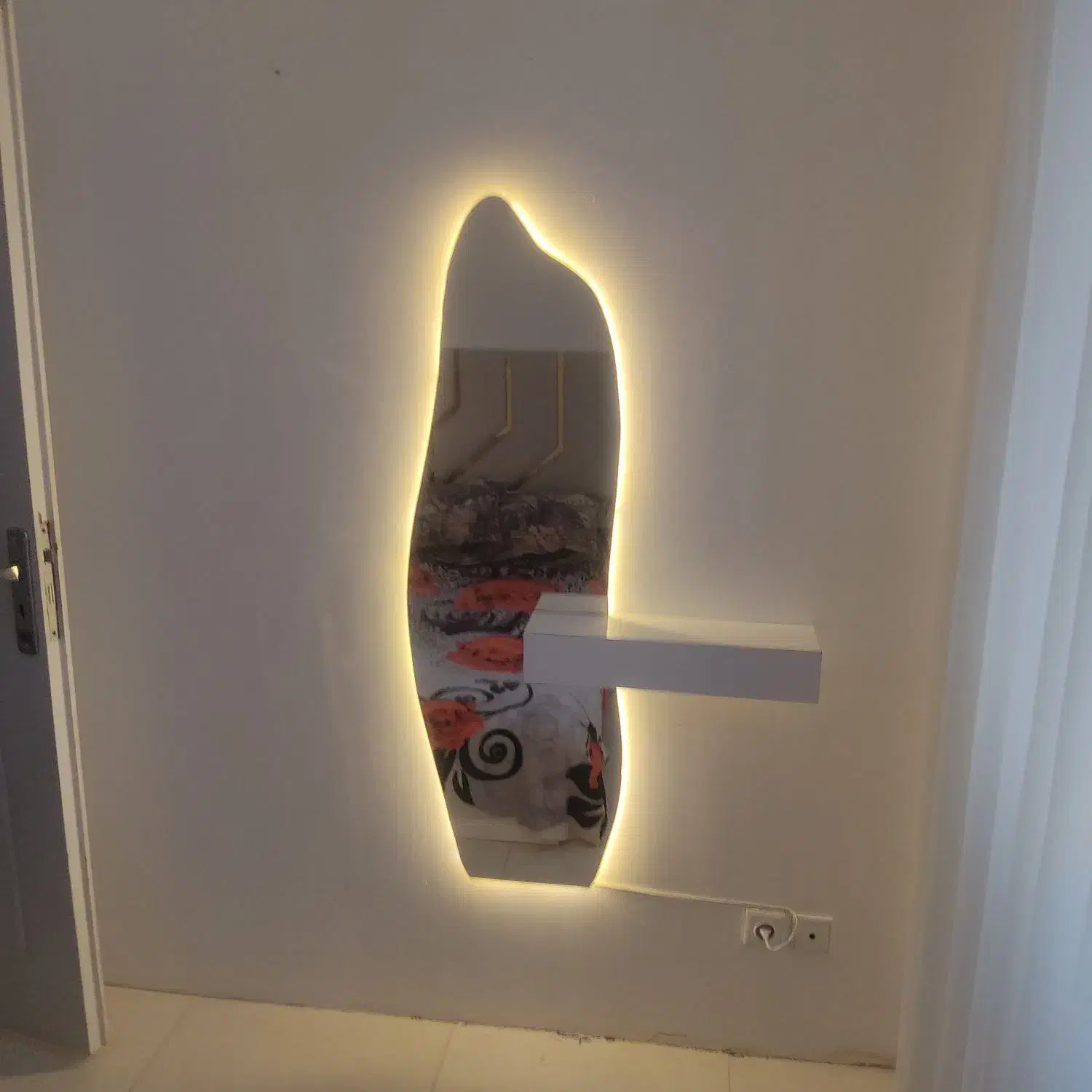 آینه ابری|آینه|همدان, |دیوار