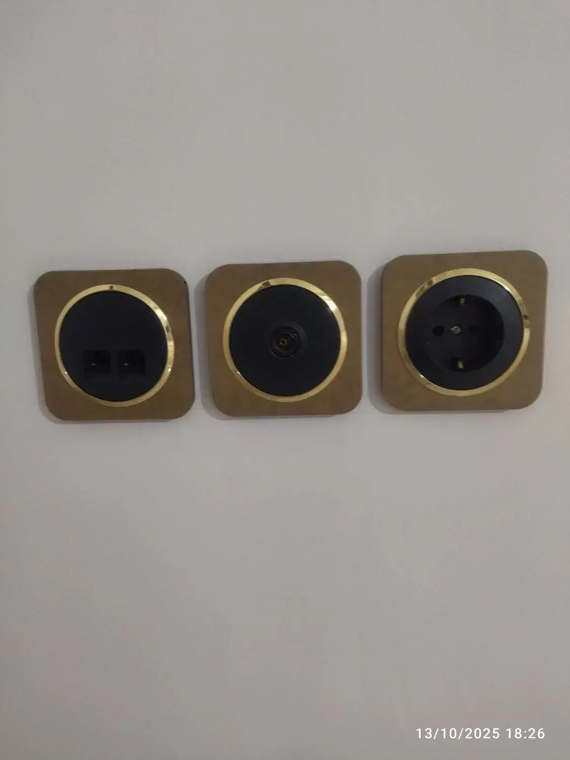 سیم کشی و برقکاری ساختمان|خدمات پیشه و مهارت|مراغه, |دیوار