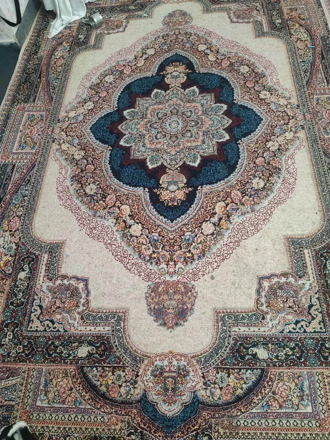 فرش|فرش|سبزوار, قلعه‌نو دهزار|دیوار