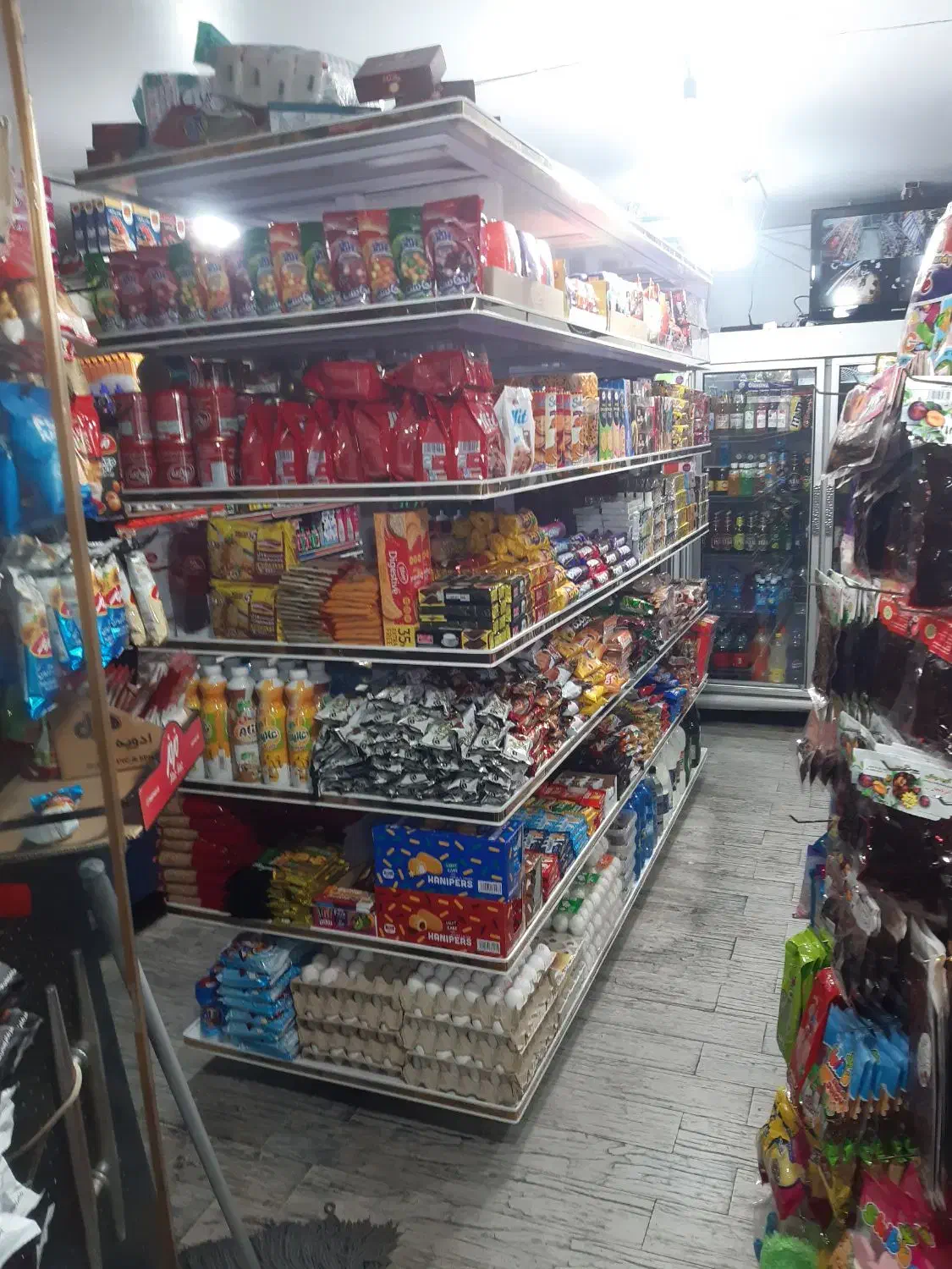 به یک کارگر جهت کاردرسوپر مارکت نیازمندیم|استخدام خدمات فروشگاه و رستوران|تهران, اختیاریه|دیوار