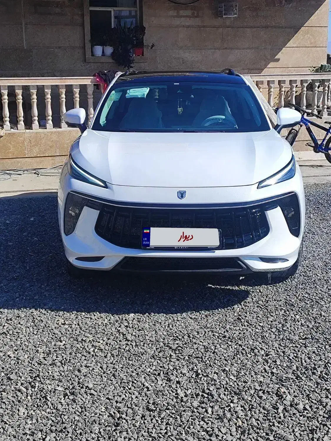 لاماری ایما|خودرو سواری و وانت|صحنه, |دیوار