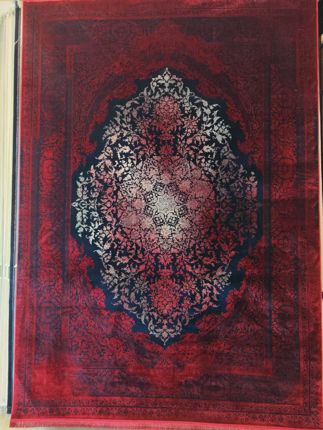 فرش ۹متری ۱۲۰۰شانه /عقیق لاکی قرمز /حراجی|فرش|زابل, |دیوار