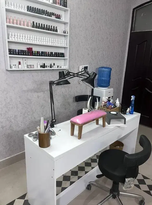 میز ناخن و استند لاک|آرایشگاه و سالنهای زیبایی|قم, شهرک قدس|دیوار