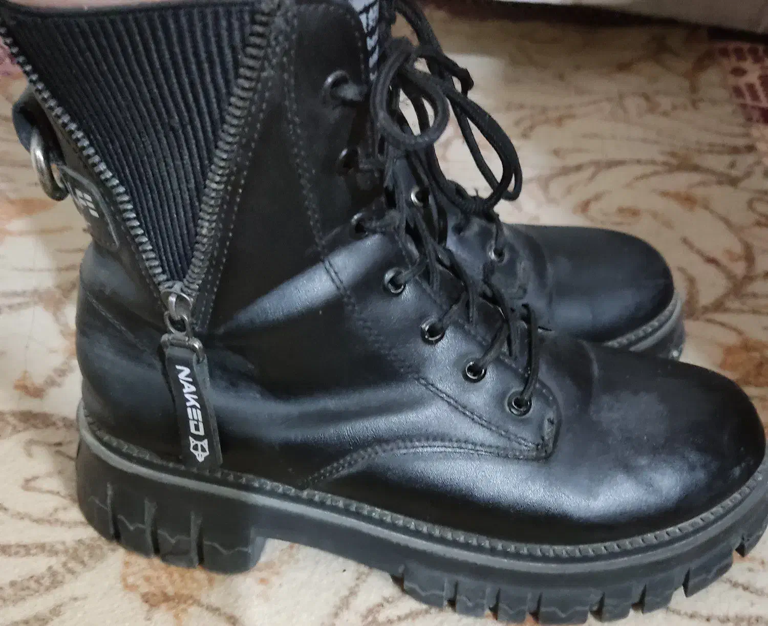 بوت دخترانه|کیف، کفش، کمربند|قدس, شهر‌قدس|دیوار