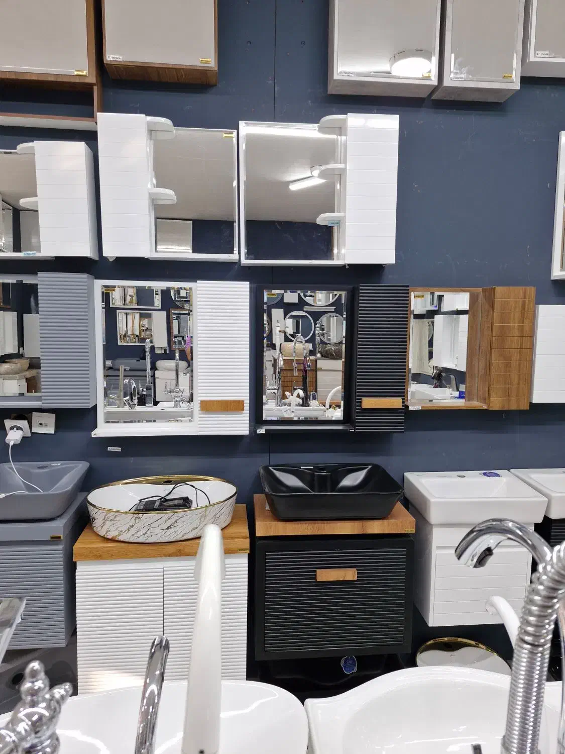 آینه باکس۶۰×۶۰ بامبو دستگیره بلوط،روشویی کابینتی|لوازم سرویس بهداشتی|بومهن, |دیوار