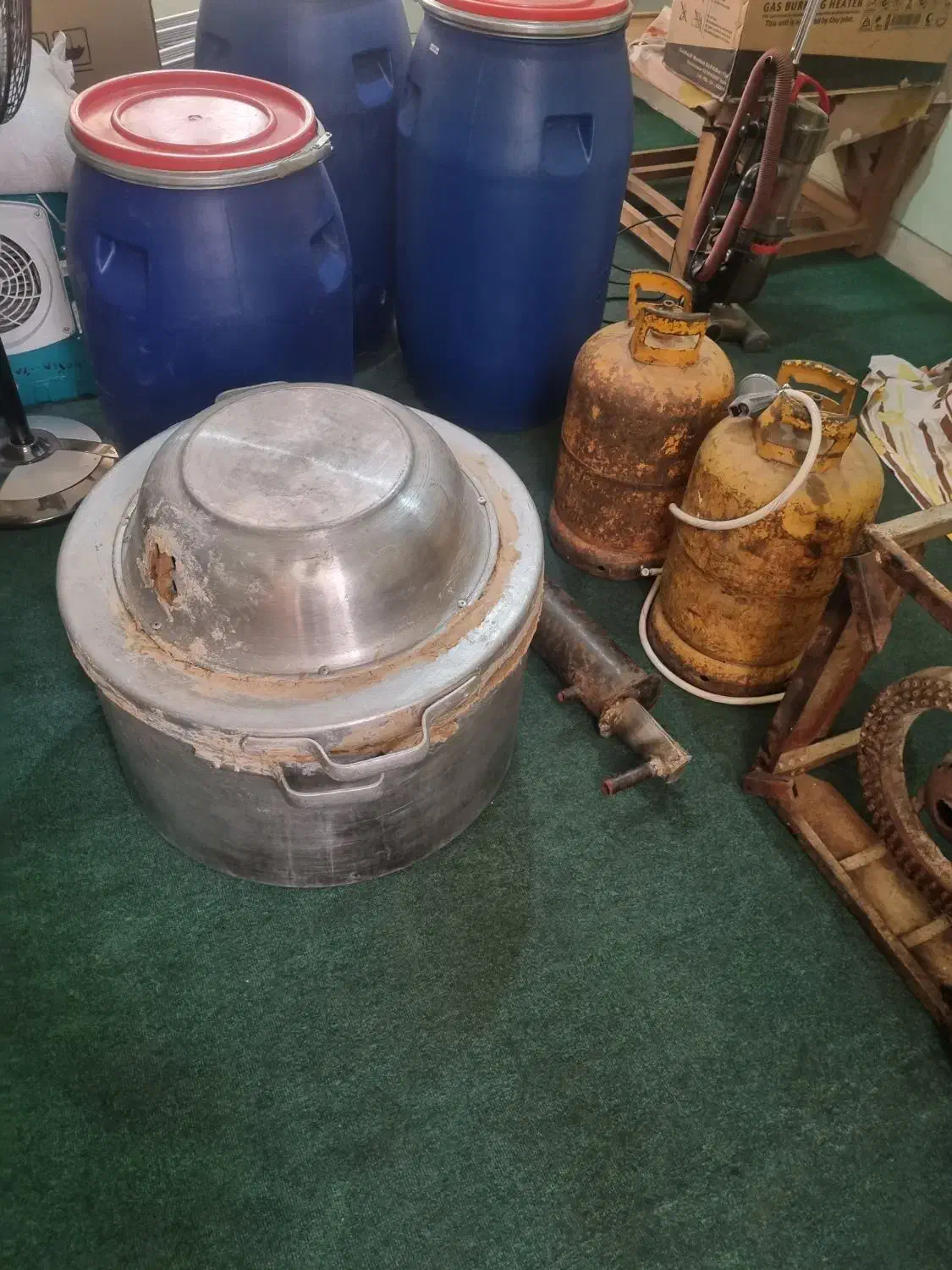 دیگ گلاب گیری|ظروف پختوپز|اصفهان, کوی ولی عصر|دیوار