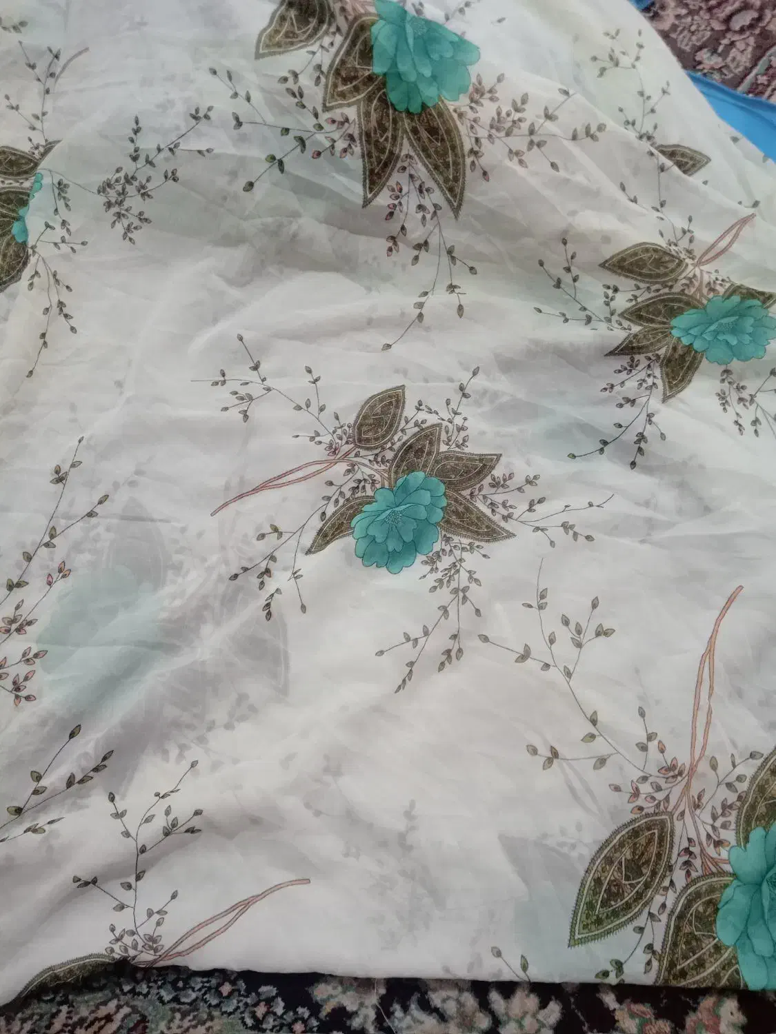 حراج تعدادی چند متر پارچه حریر و ریون خارجی|لوازم خیاطی و بافتنی|خورموج, |دیوار