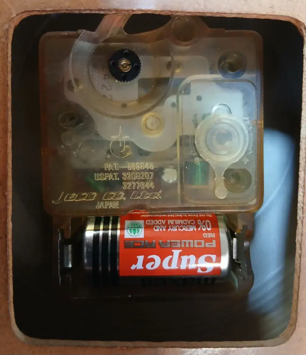 ساعت دیواری و چراغ نفتی|ساعت دیواری و تزئینی|تبریز, |دیوار