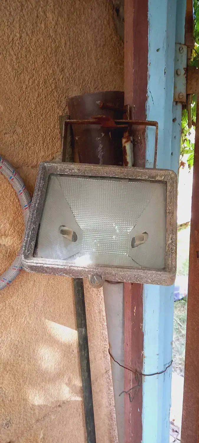 پرژکتور|لامپ و چراغ|خرمشهر, |دیوار