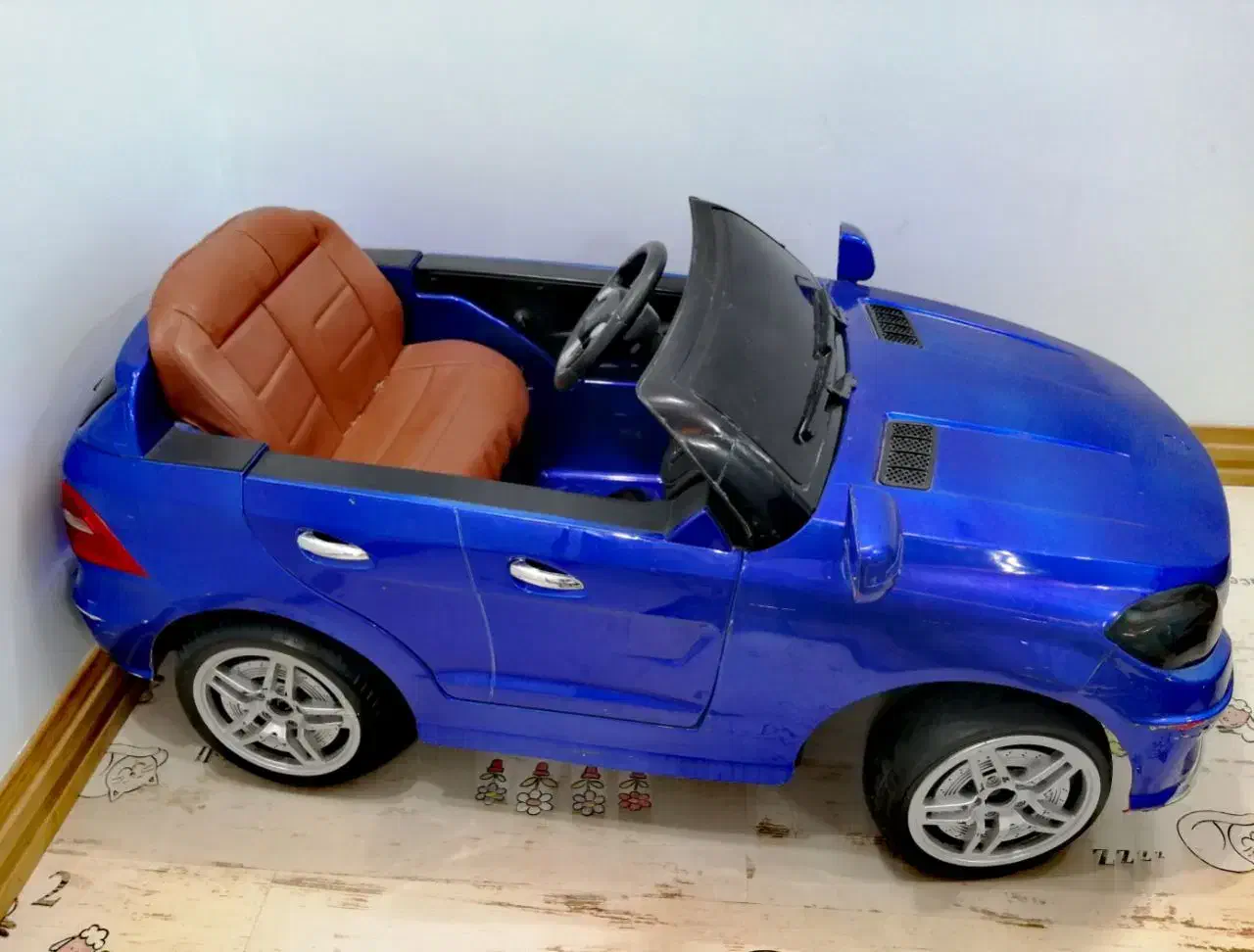 ماشین شارژی دو موتوره Laodis|اسباببازی بچه|قم, سعادتی|دیوار