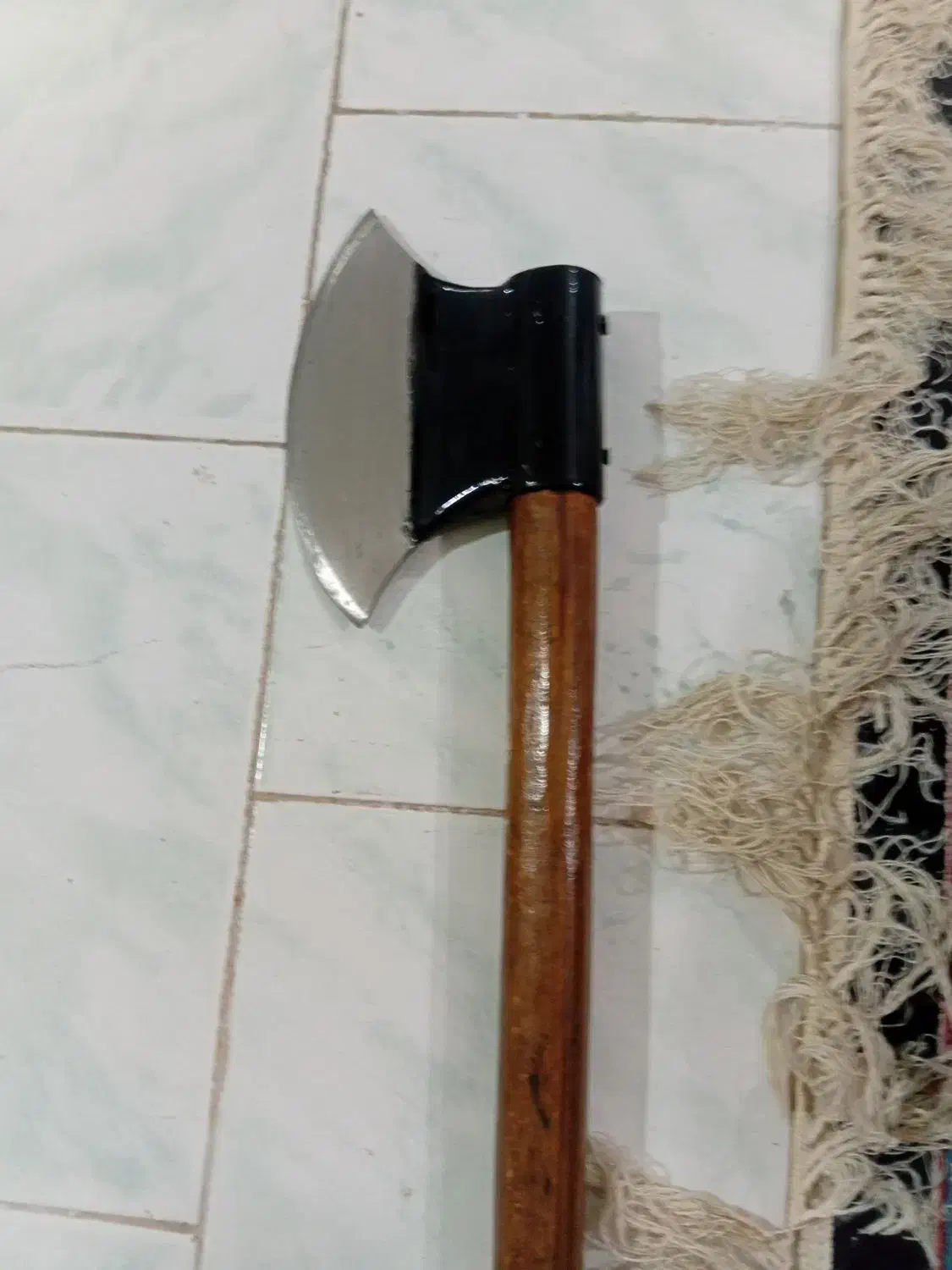 تبر دست ساز|کلکسیون اشیاء عتیقه|هشتگرد, هشتگرد قدیم|دیوار