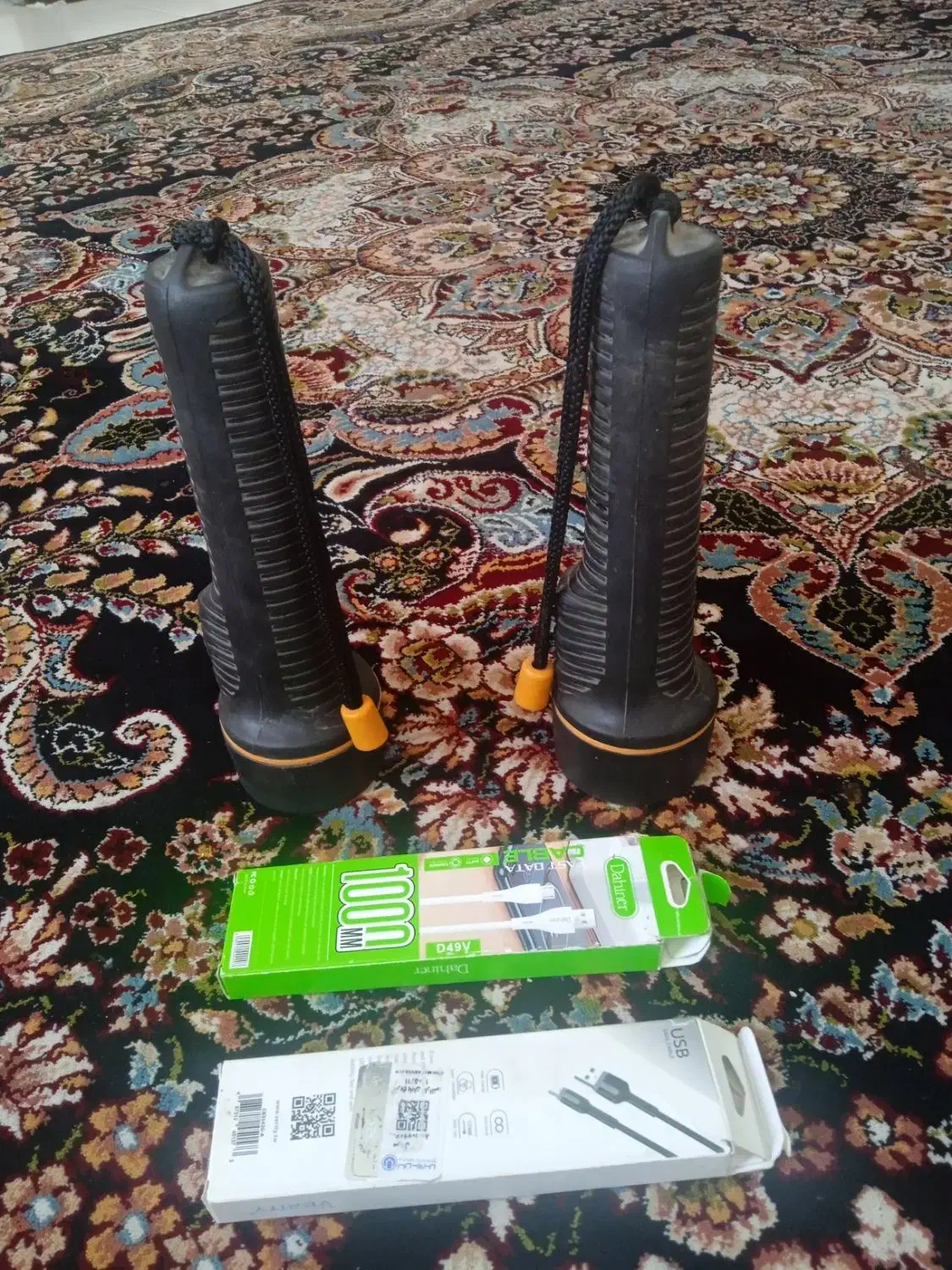 چراغ قوه جنس خوب و بادوام دوعددهست ودوعددشارجرگوشی|لامپ و چراغ|قرچک, میرزائی شمالی|دیوار