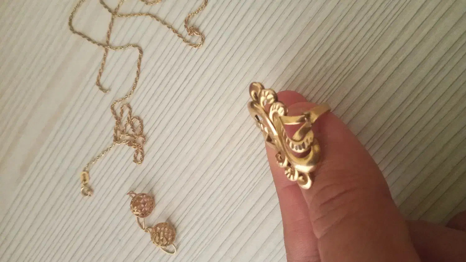 مقداری طلا|جواهرات|سبزوار, باهنر|دیوار