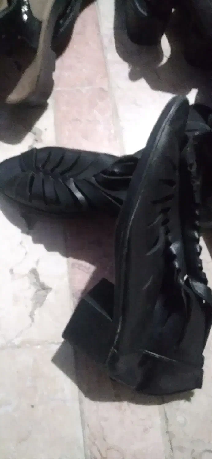 تعدادی کفش|کیف، کفش، کمربند|خرم‌آباد, |دیوار