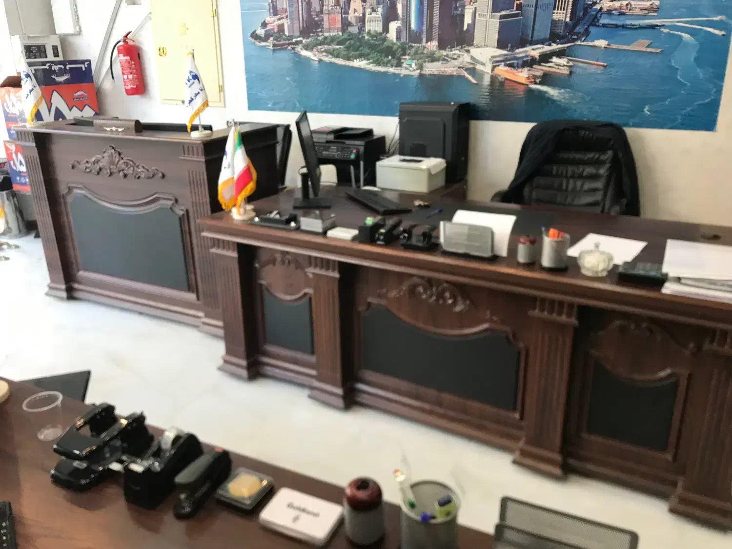 فروش میز مدیریتی و کانتر و فایل و ویترین|مبلمان اداری|کرج, ساماندهی|دیوار