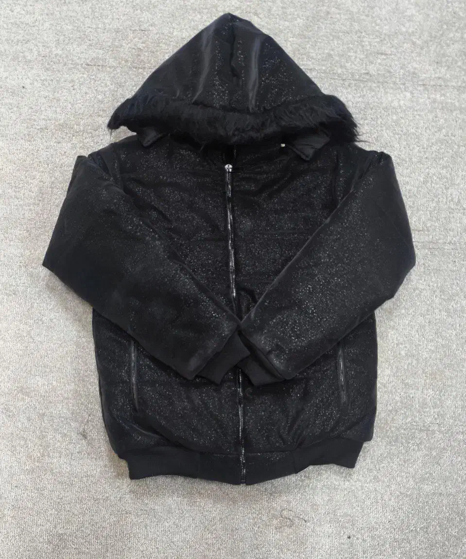 کاپشن اسپرت|لباس|تربت‌حیدریه, باغ ملی|دیوار