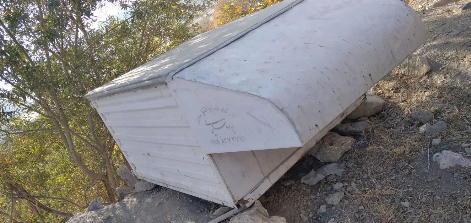 اتاق اریسان|قطعات یدکی و لوازم جانبی|صحنه, |دیوار