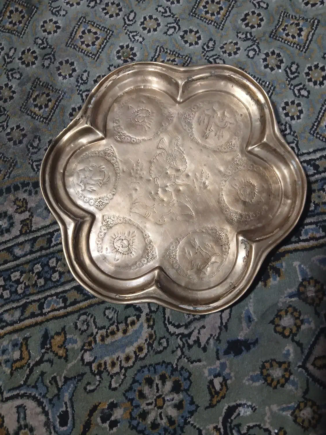 یکعددسینی قدیمی|کلکسیون اشیاء عتیقه|رشت, لاکان|دیوار