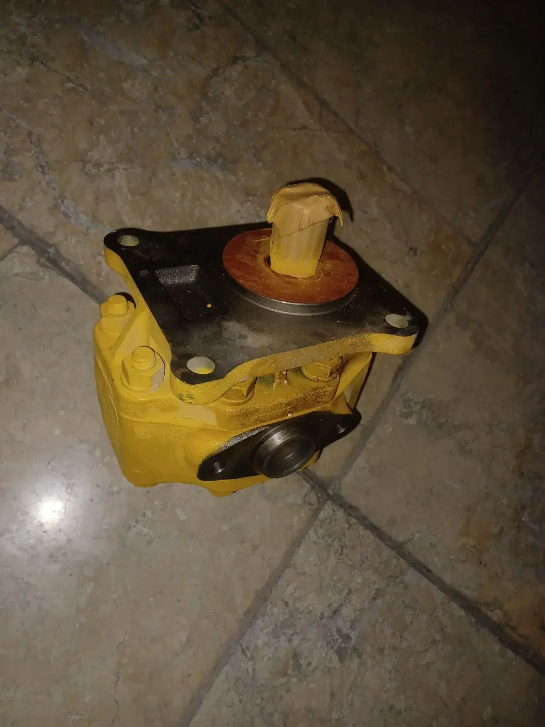 پمپ حرکت گریدر کوماتسو ۷۰۵ a2|ماشین‌آلات صنعتی|مشهد, انقلاب|دیوار